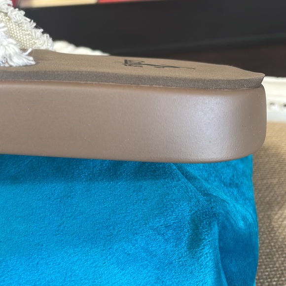 🎉❤️NEW SALE!! Corkys Silver Zebra Fringe Sandals Flip Flops - Picture 6 of 6